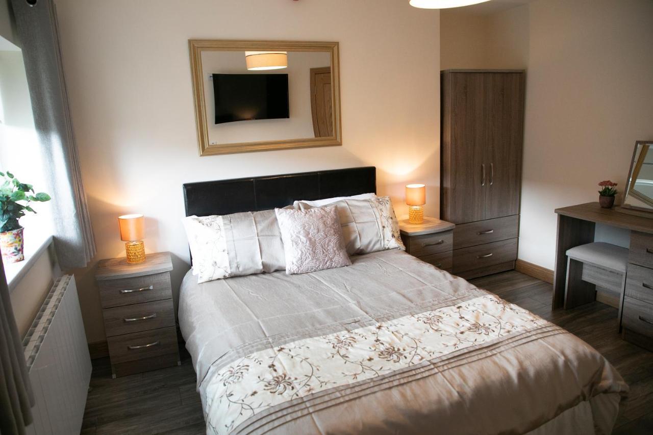 Arch House B&B & Apartments แอธลอน ภายนอก รูปภาพ