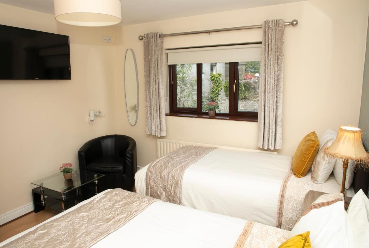 Arch House B&B & Apartments แอธลอน ภายนอก รูปภาพ
