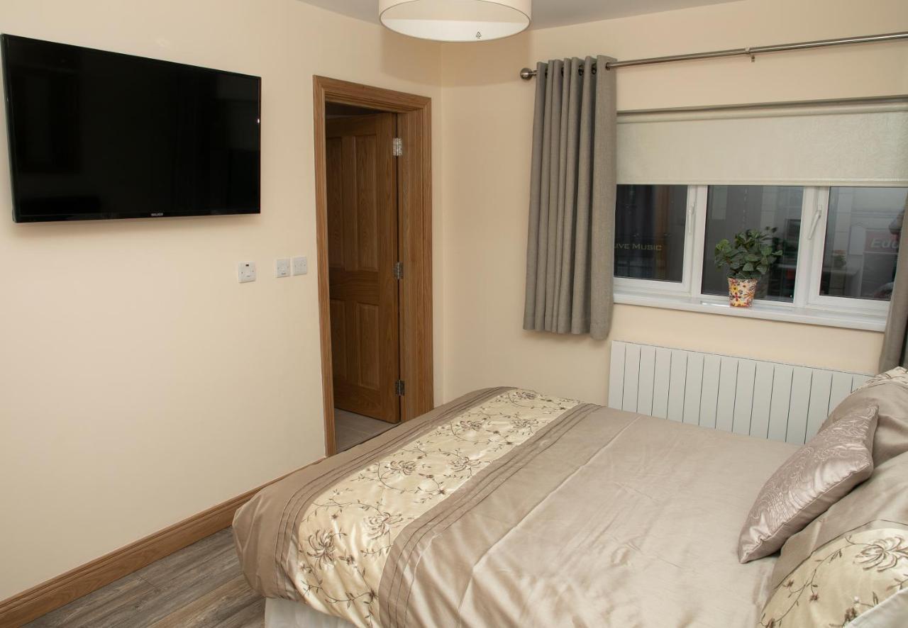Arch House B&B & Apartments แอธลอน ภายนอก รูปภาพ