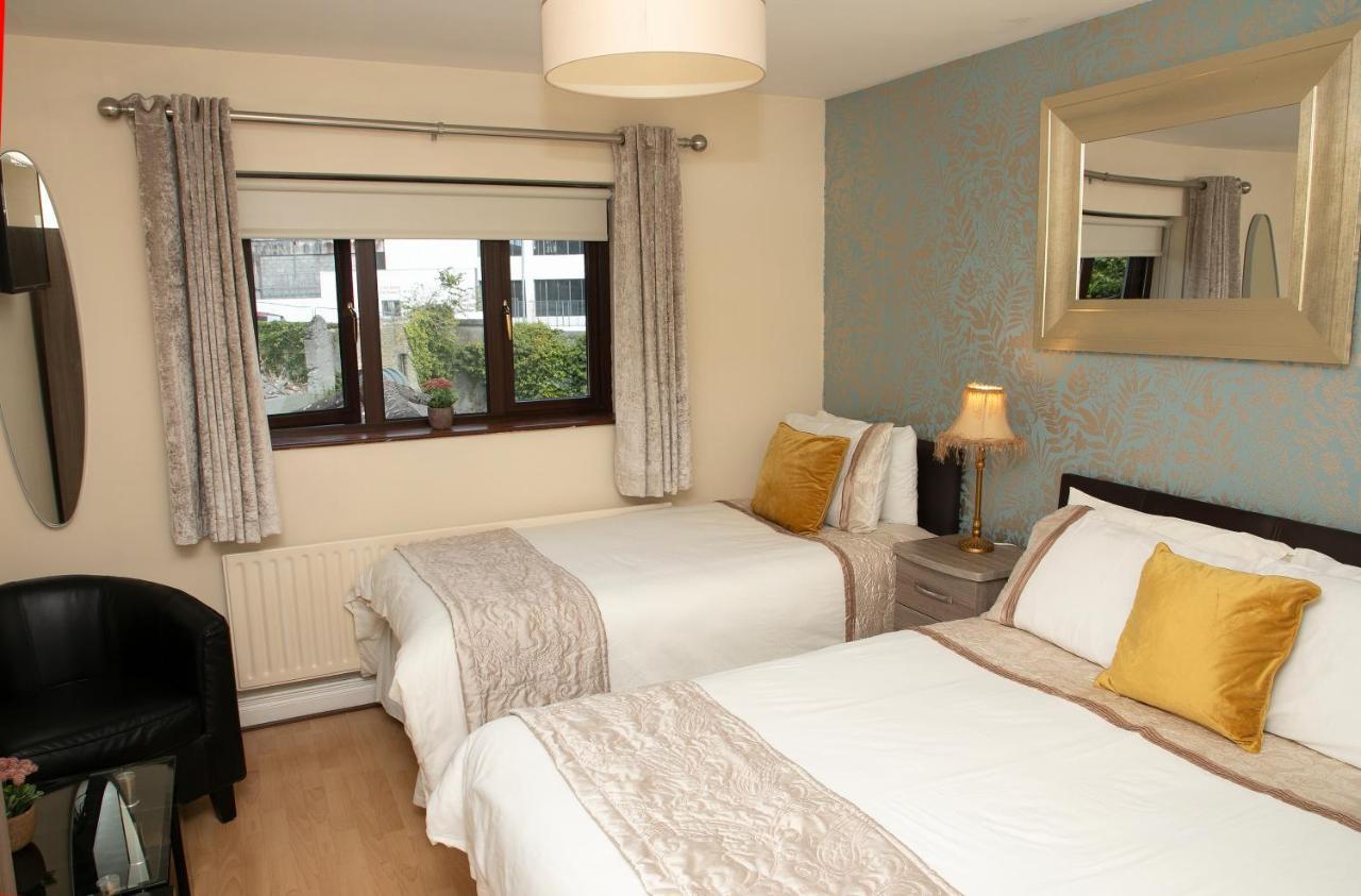 Arch House B&B & Apartments แอธลอน ภายนอก รูปภาพ