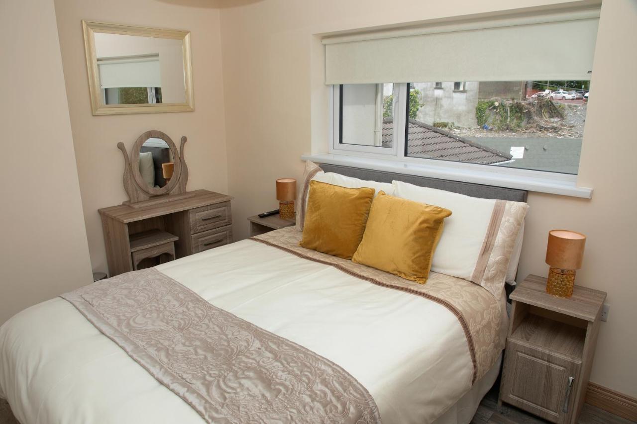 Arch House B&B & Apartments แอธลอน ภายนอก รูปภาพ