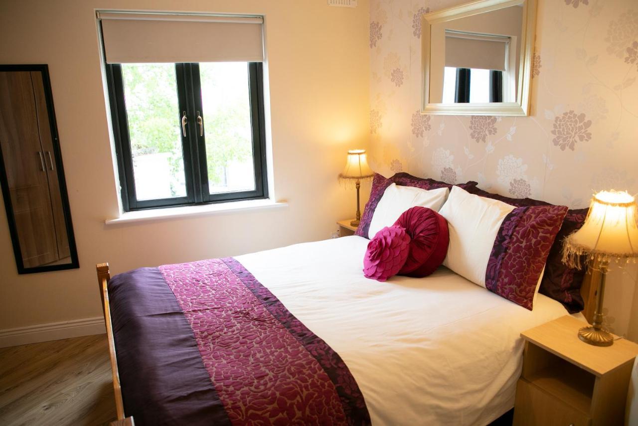 Arch House B&B & Apartments แอธลอน ภายนอก รูปภาพ