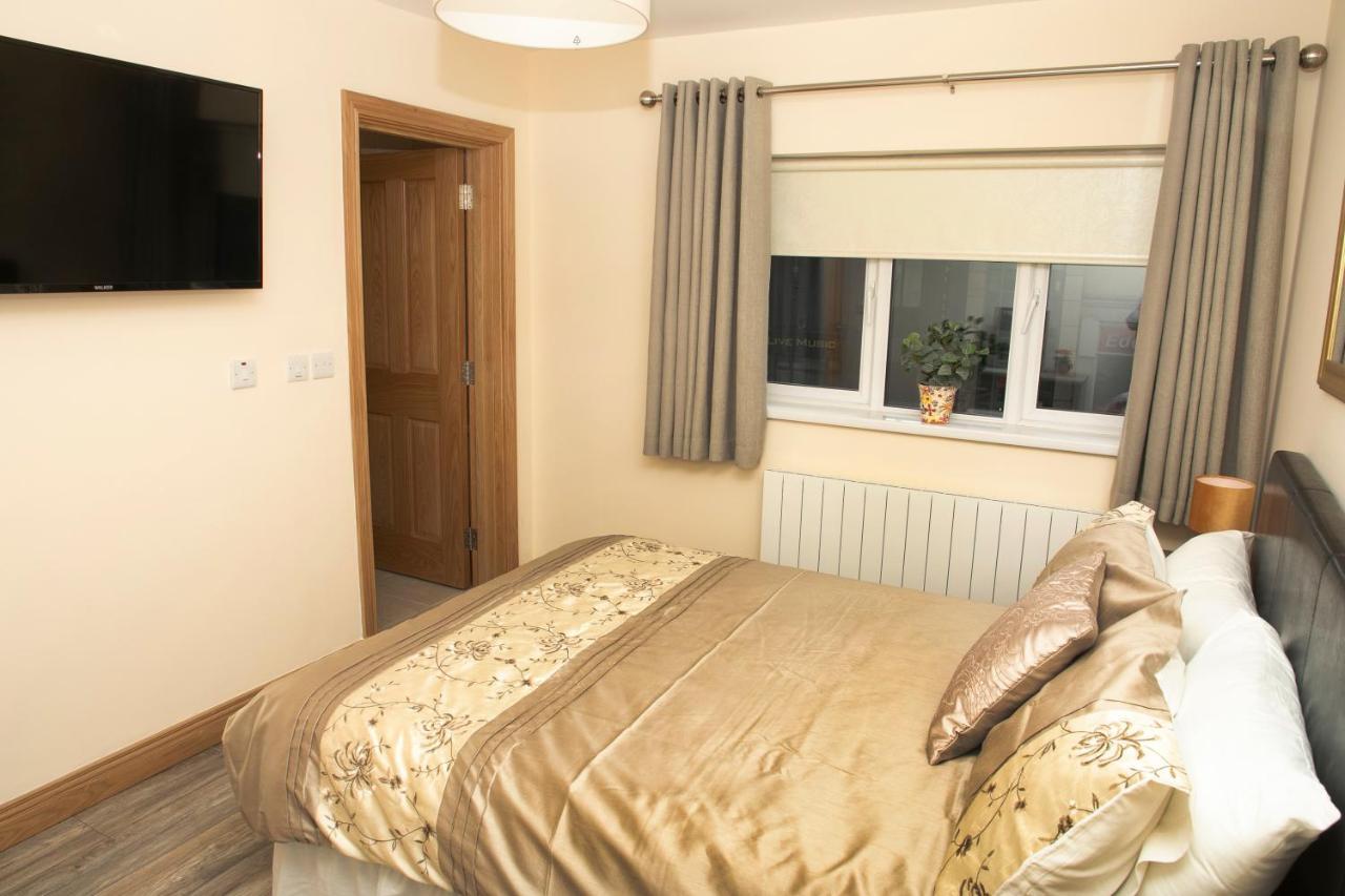 Arch House B&B & Apartments แอธลอน ภายนอก รูปภาพ