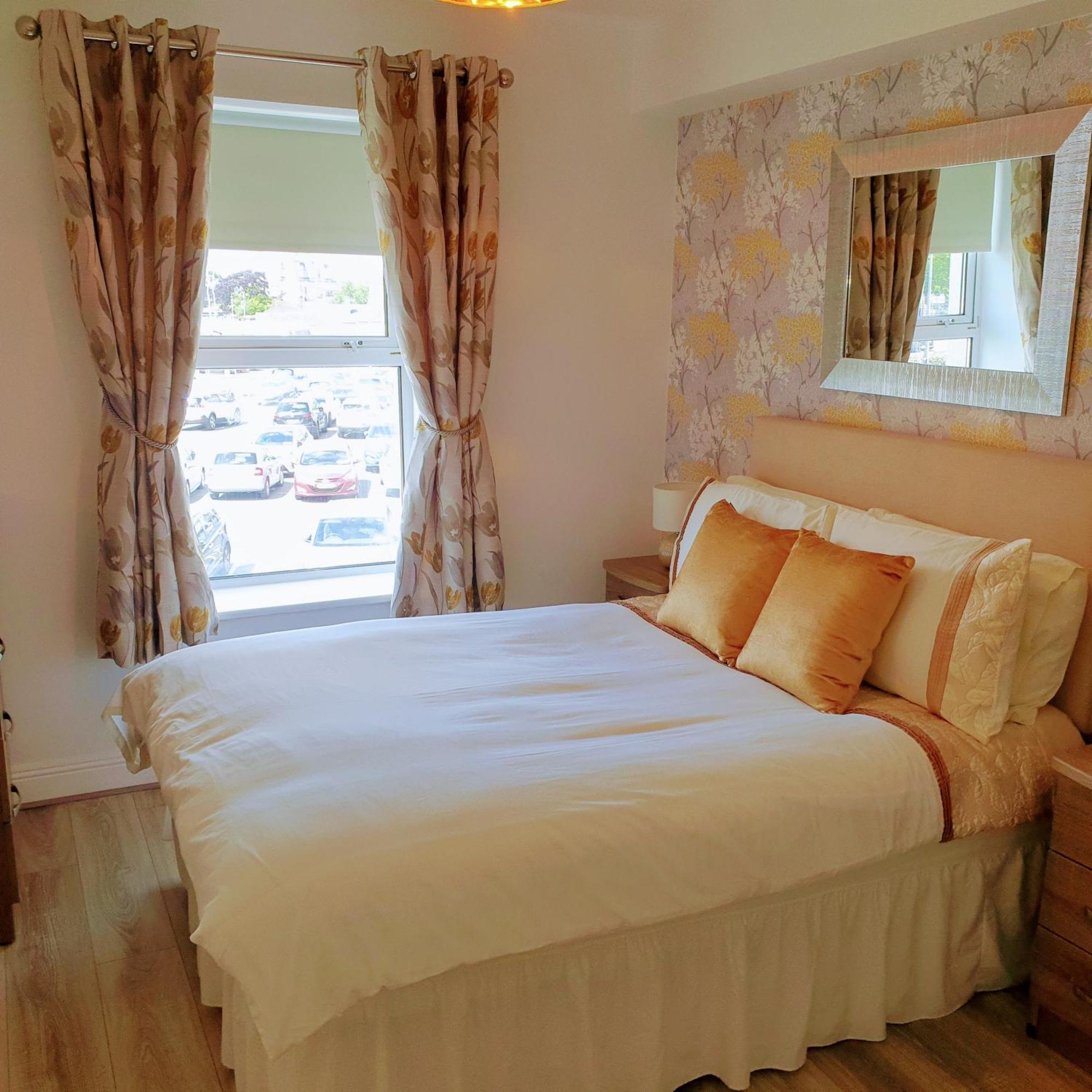 Arch House B&B & Apartments แอธลอน ภายนอก รูปภาพ