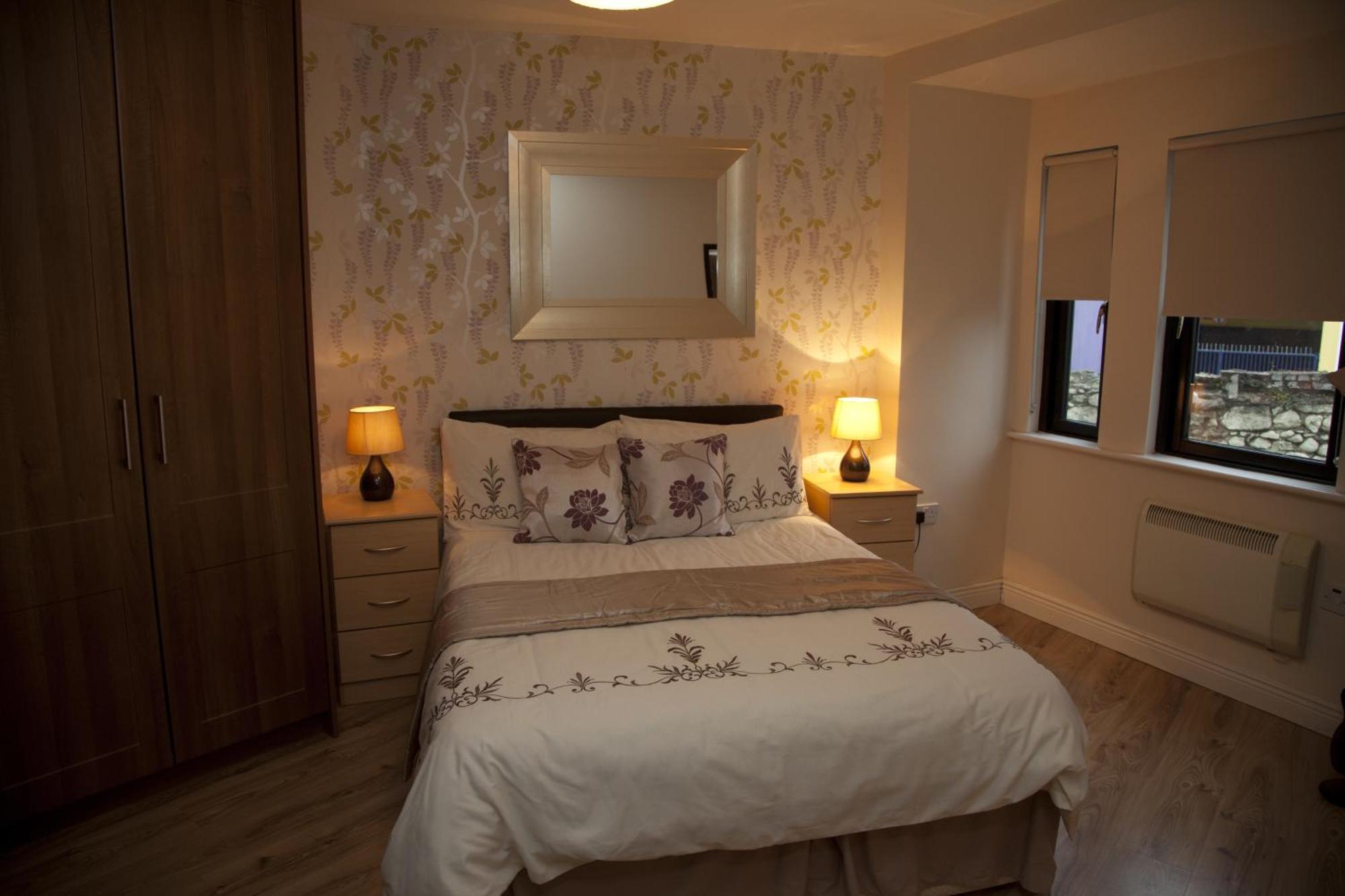 Arch House B&B & Apartments แอธลอน ภายนอก รูปภาพ