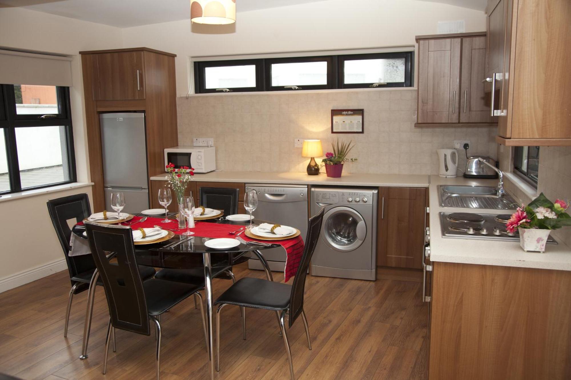 Arch House B&B & Apartments แอธลอน ภายนอก รูปภาพ